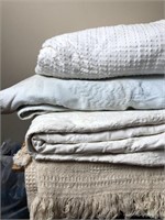 4 Bedspreads/Throws