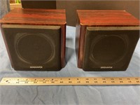 2 magnavox wood  box speakers