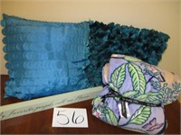 Vera Bradley Throw (new) 2 pillows, Nana sign