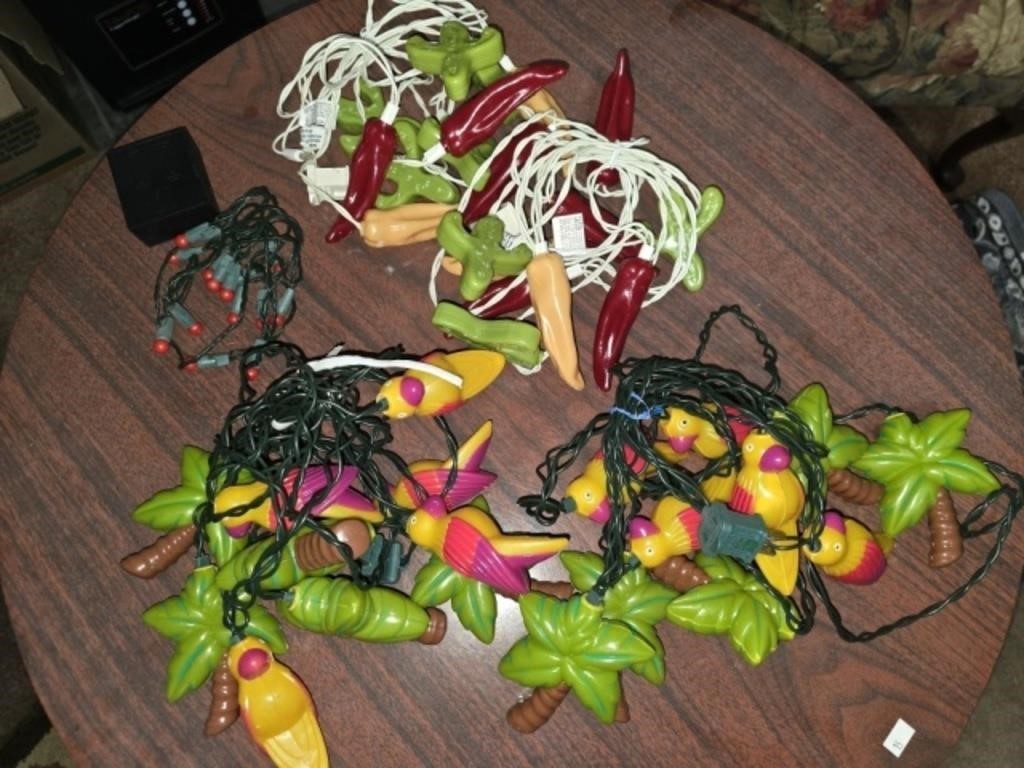 4 Strands of Plastic Decorative Lights