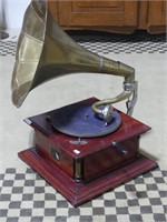 VICTOR HIS MASTER'S VOICE RECORD PLAYER
