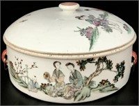 Old Chinese Porcelain Covered Pot w/Figures.