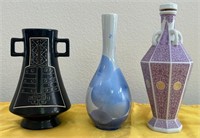 D - LOT OF 2 VASES & DECANTER (K40)