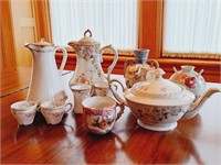 Tea pot and cups lot nonmatching