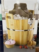 Oster Ice Cream Shop 4 quart wooden bucket Ice