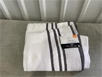 2 Bath Towels