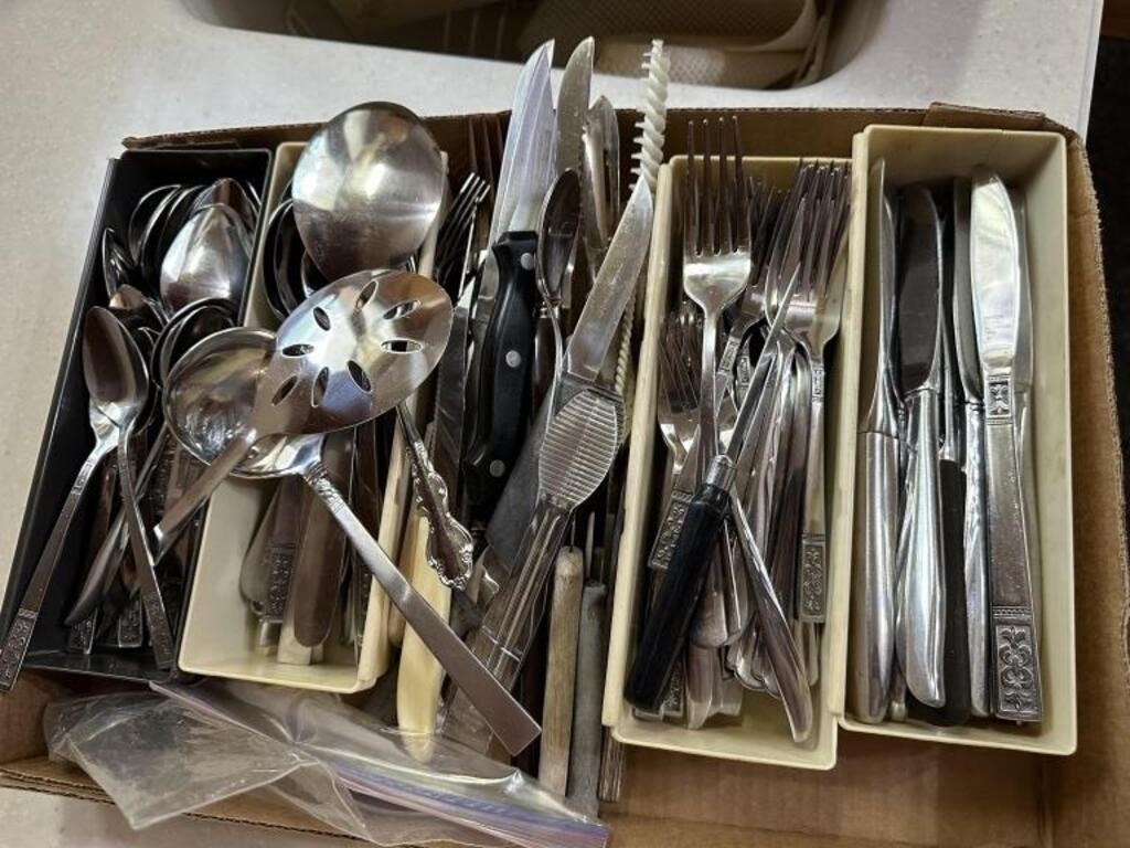 Silverware sets & small knives