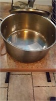 stainless pot and lid