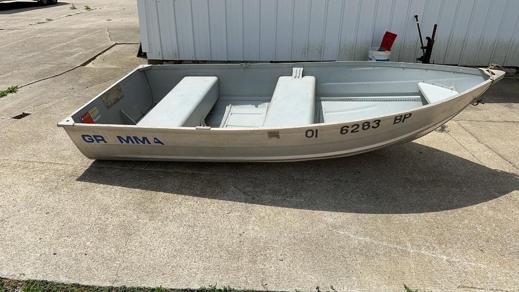 10’ Grumann Boat