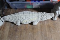 CONCRETE ALLIGATOR GARDEN DECOR