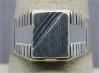 Sterling Silver size 10 men's ring.