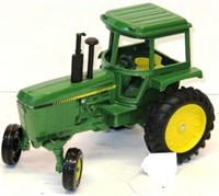 Ertl JD 4450 singles, yellow seat