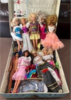 J - LOT OF COLLECTIBLE DOLLS & CASE (L104)