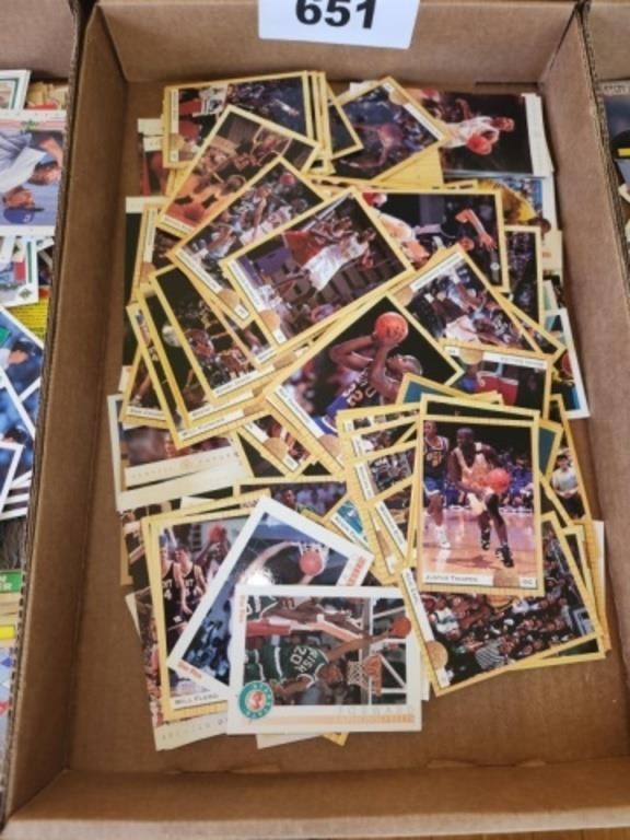 FLAT OF VARIOUS SPORTS CARDS - BASKETBALL