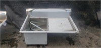 STAINLESS STEEL 1 COMPARTMENT SINK W/ 24" RIGHT