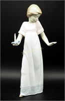 Nao By Lladro Porcelain To Light The Way Figurine