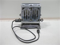 7.5" Tall Vintage Electric Toaster Powers Up