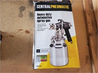 Central pneumatic paint spray gun