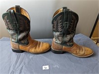 Pair of ARIAT Cowboy Boots- 8D- Style34928