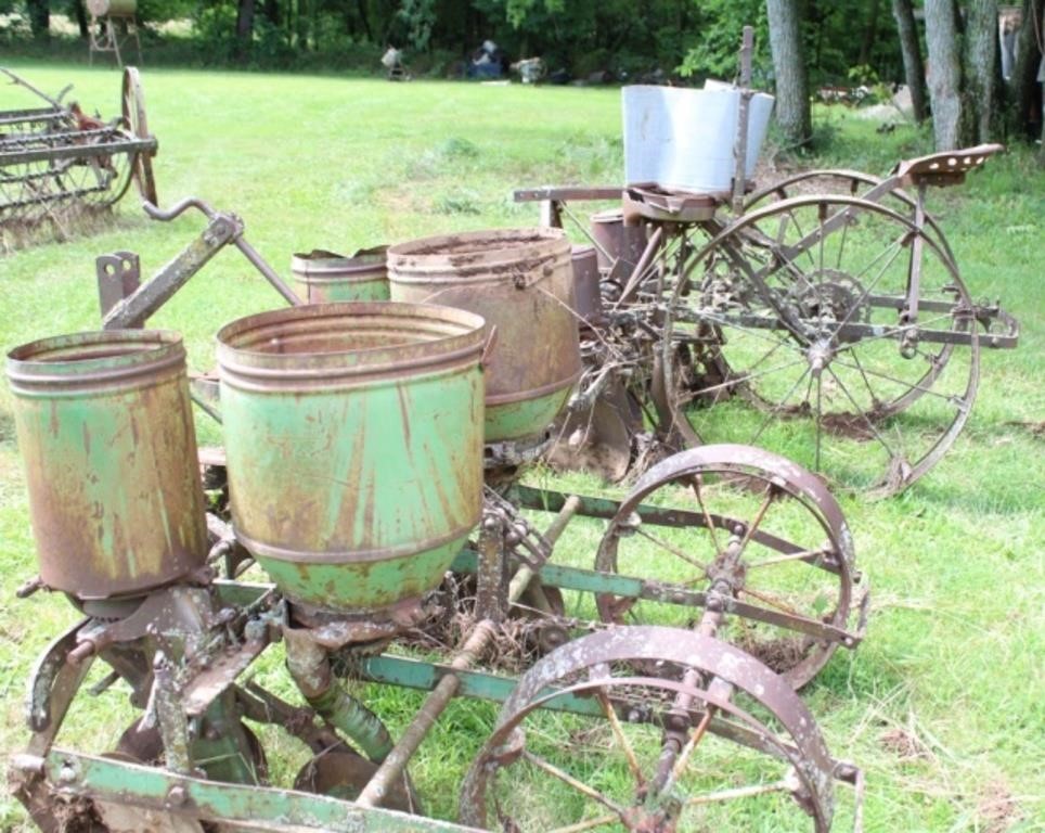 JD Pull Type 2 Row Planter & 3pt. 2 Row Planter