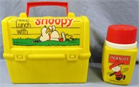 1968 PLASTIC SNOOPY LUNCH BOX W/PEANUTS THERMOS