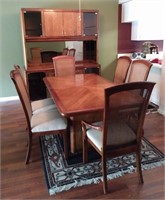 403 - BERNHARDT DINING TABLE, CHAIRS & HUTCH