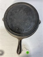 CAST IRON SKILLET WITH 7 AC MARKING & HEAT RING- 9