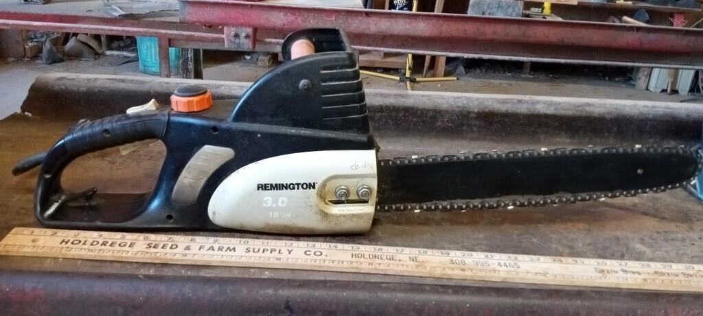Electric chainsaw (tested and works)