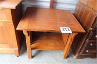 (2) Tier Solid Oak End Table (U235A)