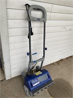 Electric snow thrower