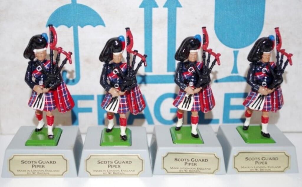 Box of twelve Scots Guard Pipers model 8226