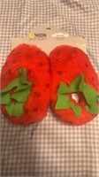 C11) NEW 6-9month strawberry slippers 
No issues