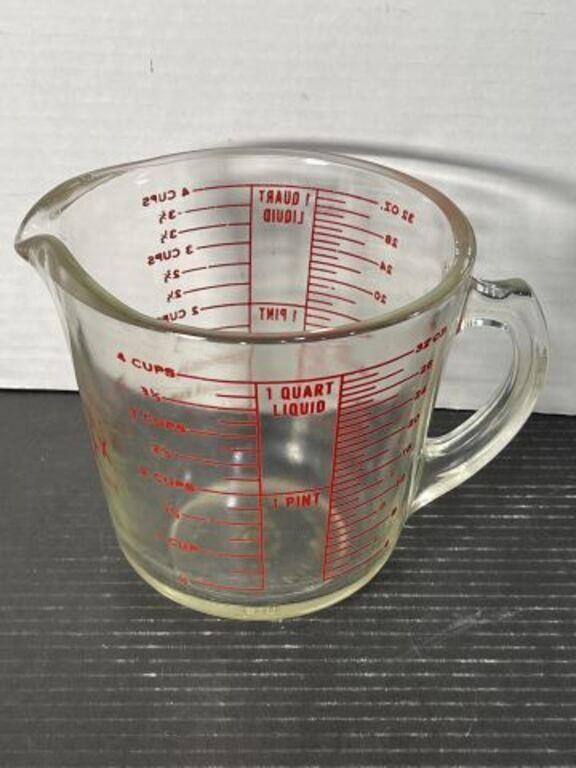 VINTAGE 4 CUP PYREX D HANDLE 1 QUART GLASS