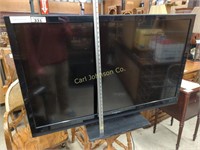 INSIGNIA FLAT SCREEN TV W/ REMOTES