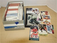 SELECTION OF HOCKEY & BASEBALL TRADING CARDS