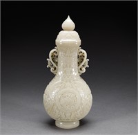 Hetian jade flower vase in Qing Dynasty