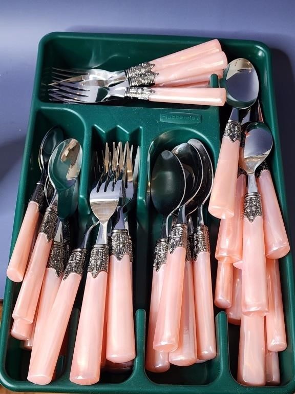 Gibson Roseland Pink Pearlescent Silverware