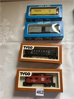 HO ROLLING STOCK 2 TYCO INCL. READING AND