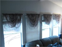 Set Four 33"x 27" Lacy Window Valances W/Rods