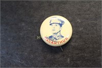 MacARTHUR POLITICAL PINBACK