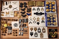 US WWII Military Pins & Buttons