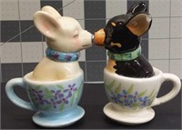 Magnetic Salt and pepper shakers kissing dogs