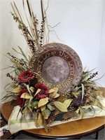 Centerpiece, plate with dried flowers