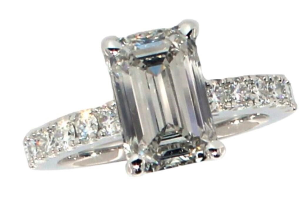 14k Gold 4.39 ct Emerald Cut VS2 Lab Diamond Ring