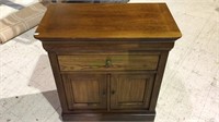 Nicely made side chest with one drawer and two