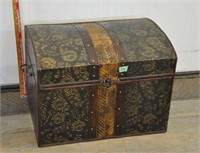 5 - piece decor trunk set, see pics