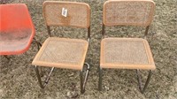 Assorted chairs, 4 solid plastic, 2 wicker