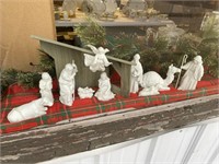 AVON PORCELAIN NATIVITY SET W/ STABLE