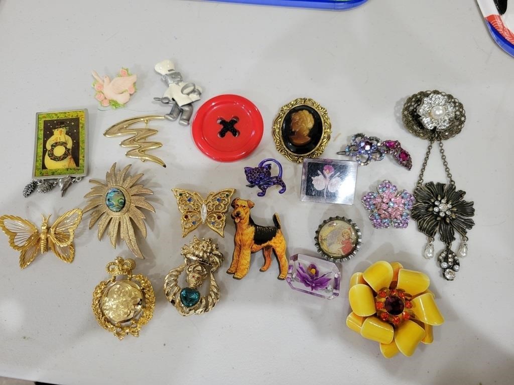 Lot of Brooches