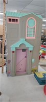 FOLD OUT DOLL HOUSE